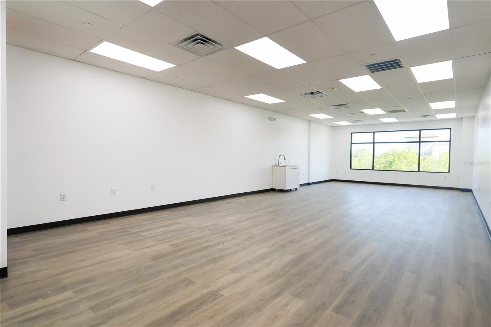 HUNTERS CREEK BUILDING O - Commercial Sale