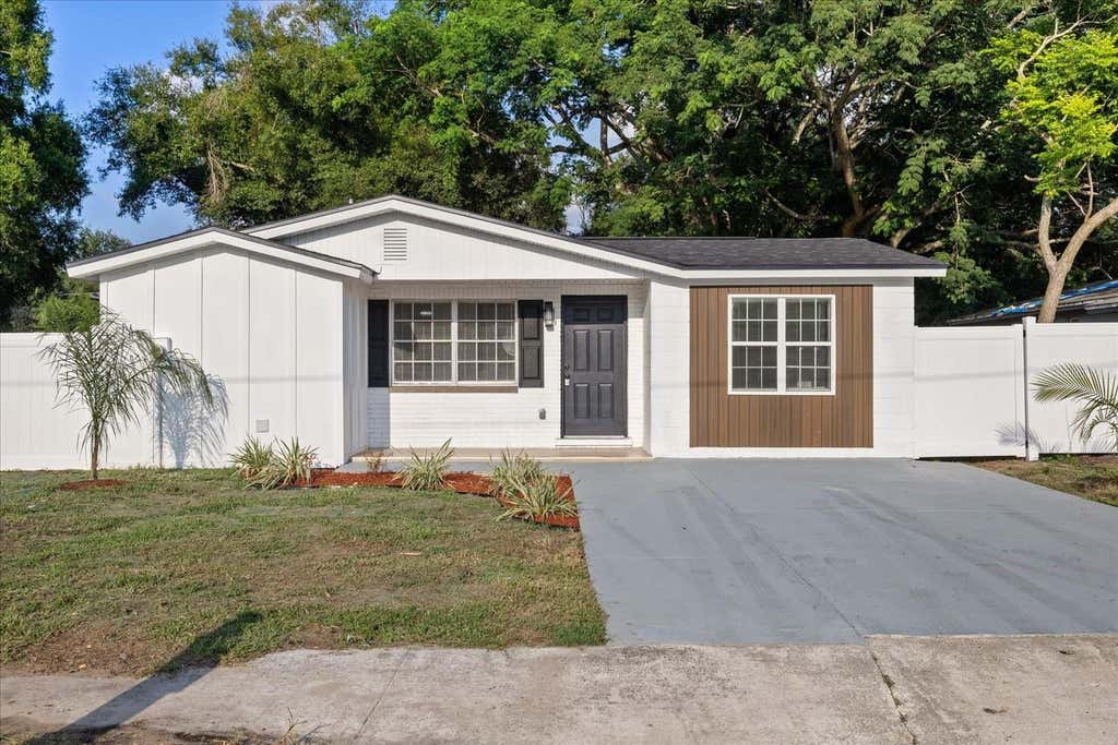 Photo of 8711 N River Forest Circle, Tampa, FL 33604 (MLS # TB8535430)