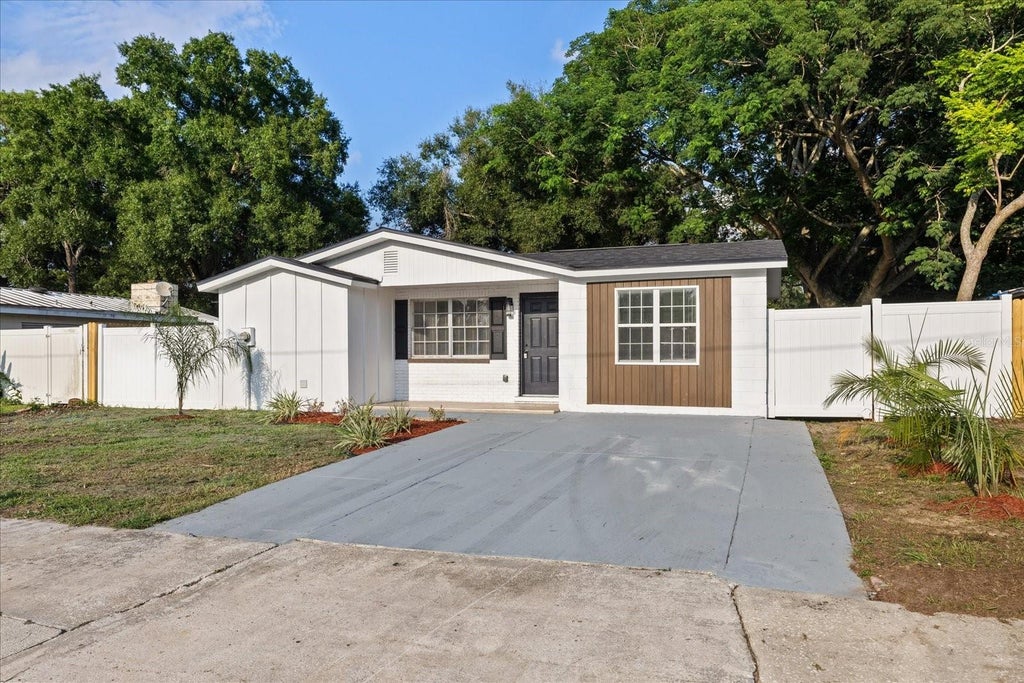 Photo of 8711 N River Forest Circle, Tampa, FL 33604 (MLS # TB8535430)