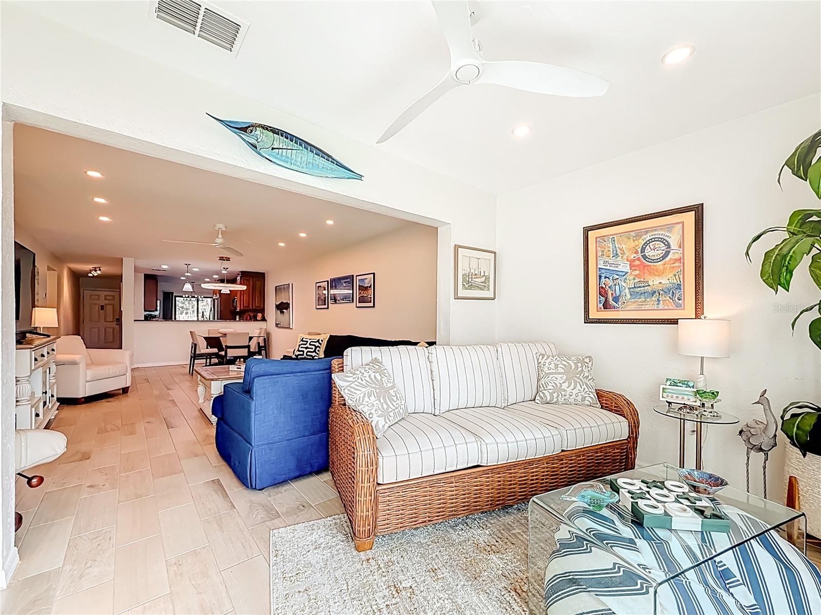 IMPERIAL POINT CONDO - Residential