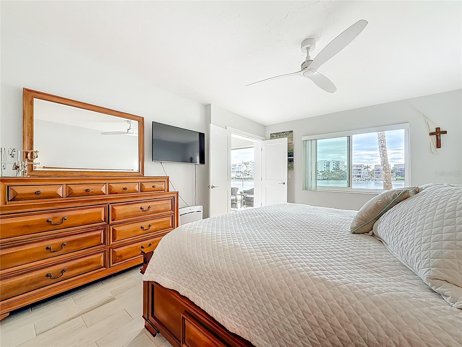 IMPERIAL POINT CONDO - Residential