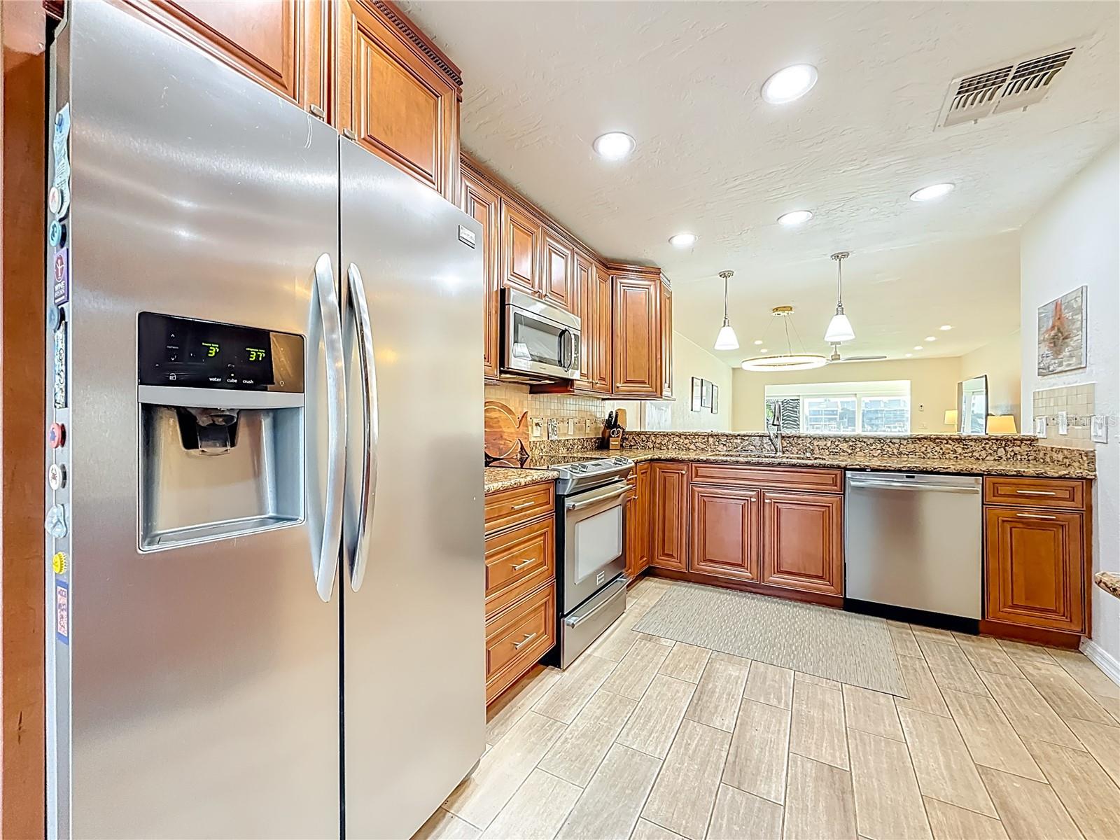 IMPERIAL POINT CONDO - Residential