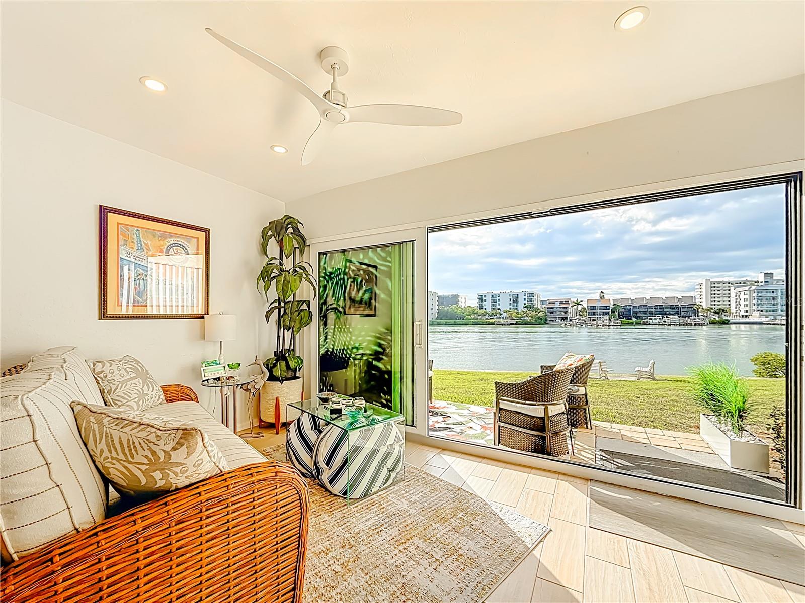 IMPERIAL POINT CONDO - Residential