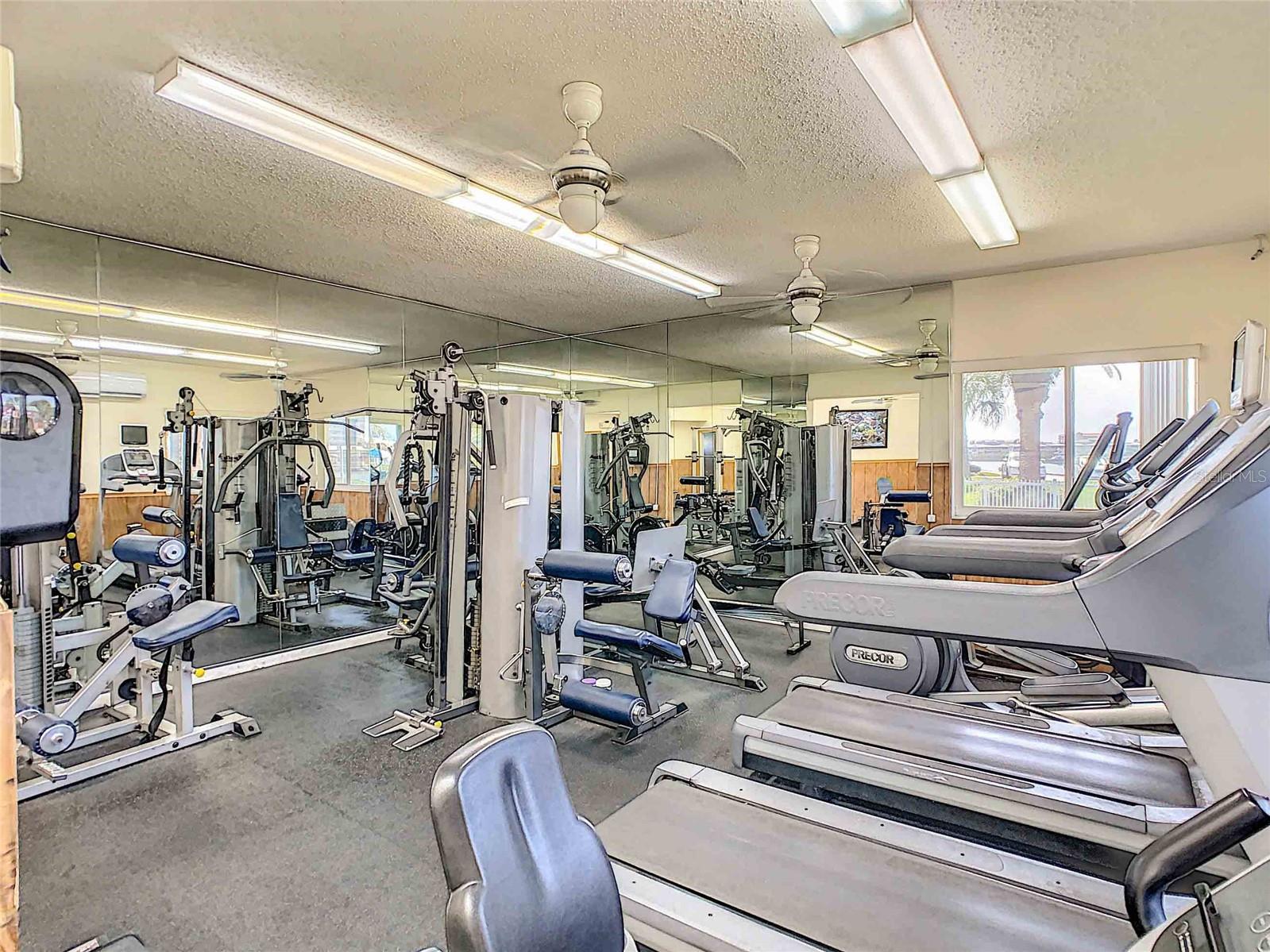 IMPERIAL POINT CONDO - Residential