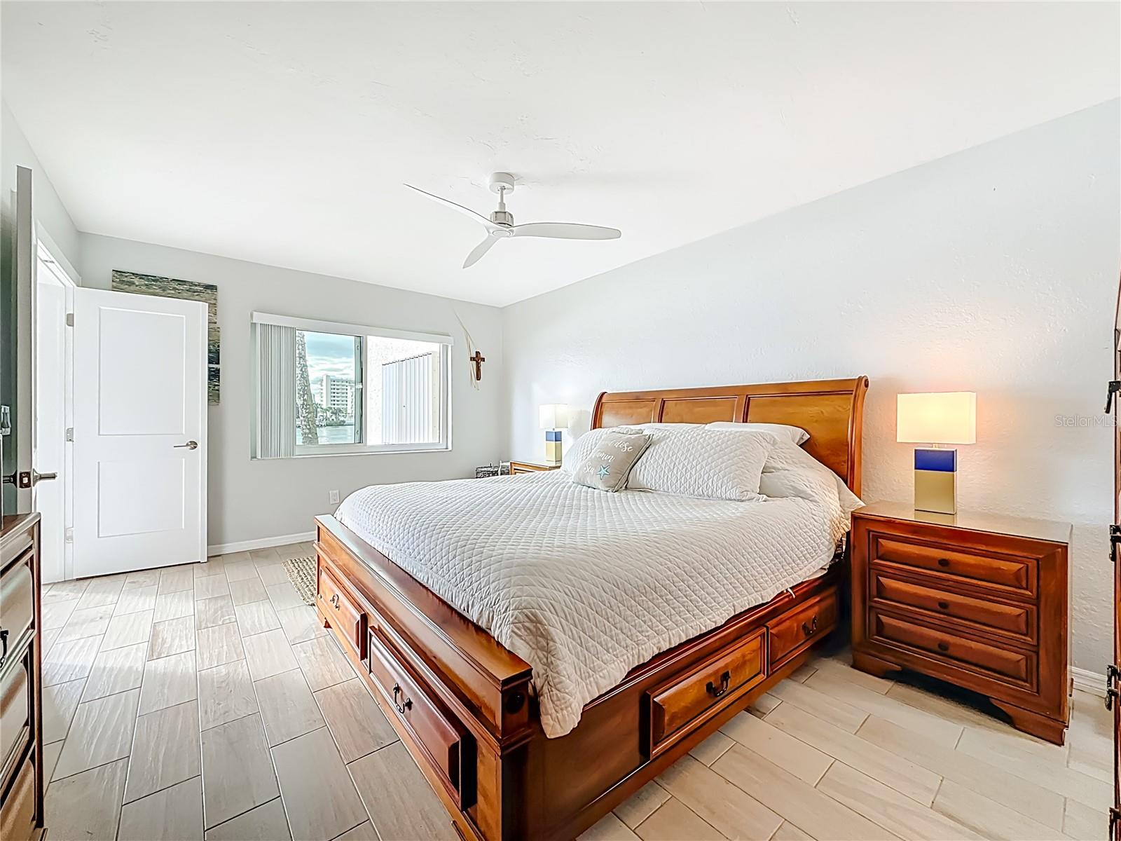 IMPERIAL POINT CONDO - Residential