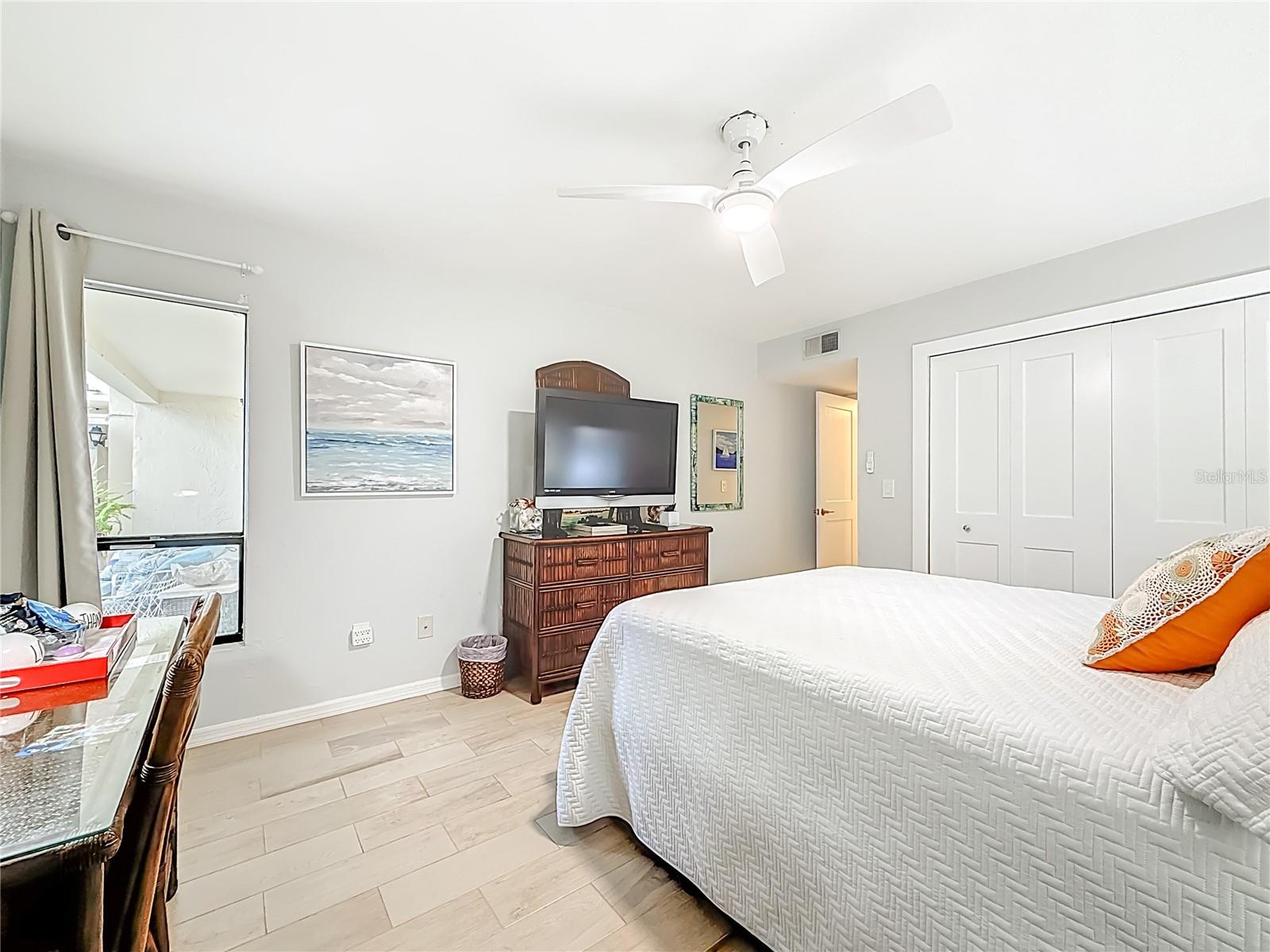 IMPERIAL POINT CONDO - Residential