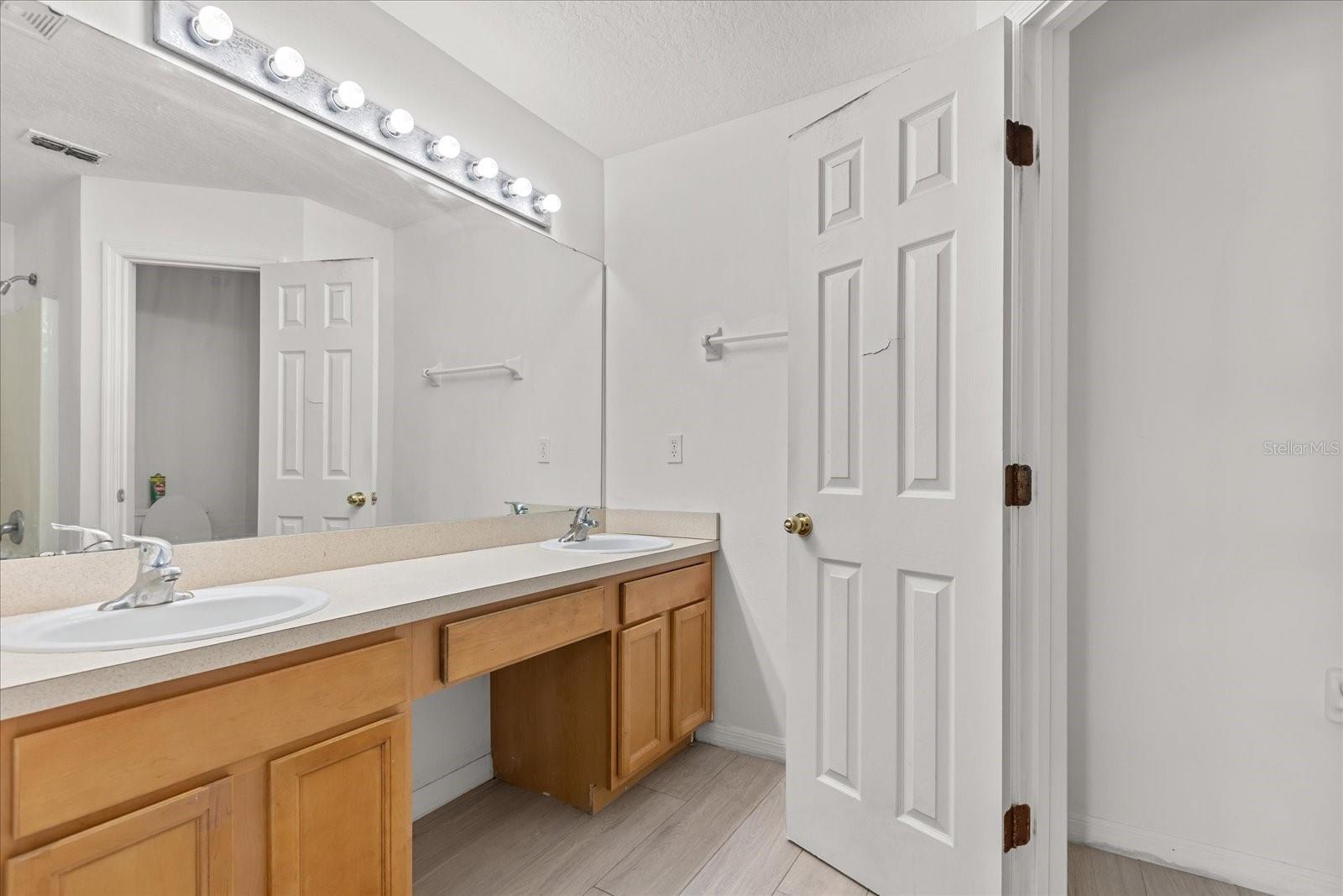 DORAL POINTE - Residential