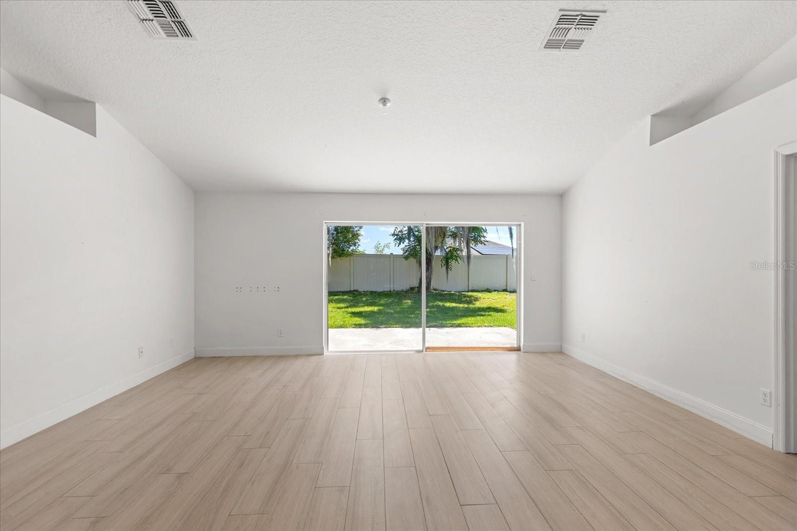 DORAL POINTE - Residential
