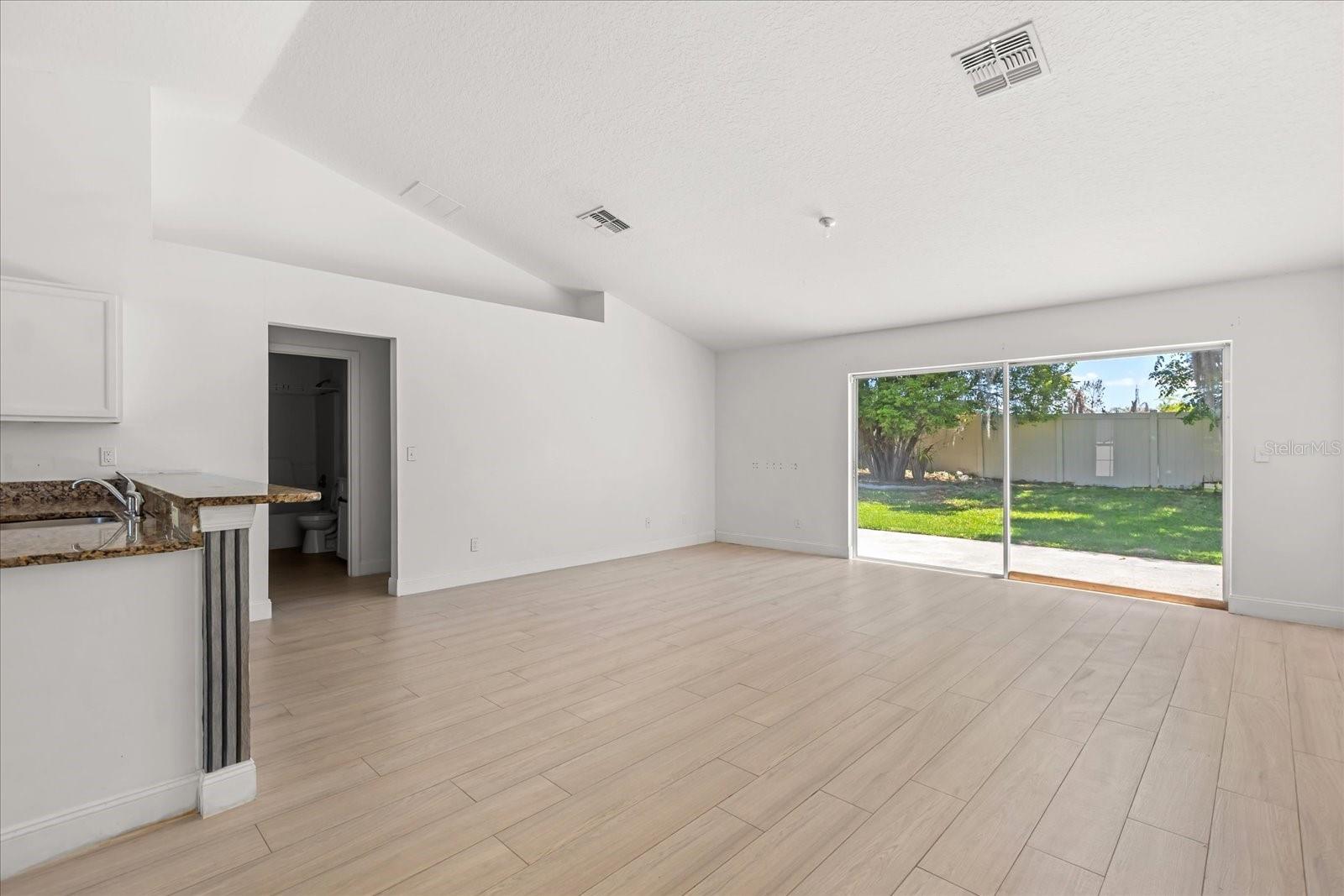 DORAL POINTE - Residential