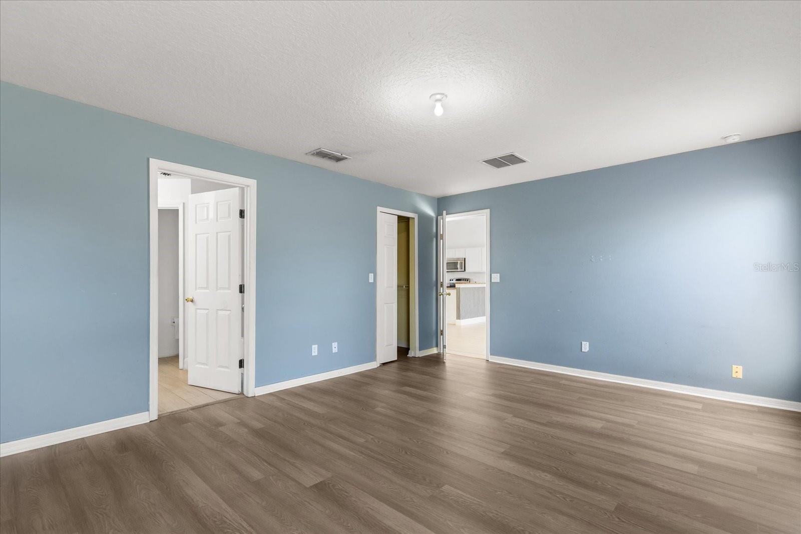 DORAL POINTE - Residential