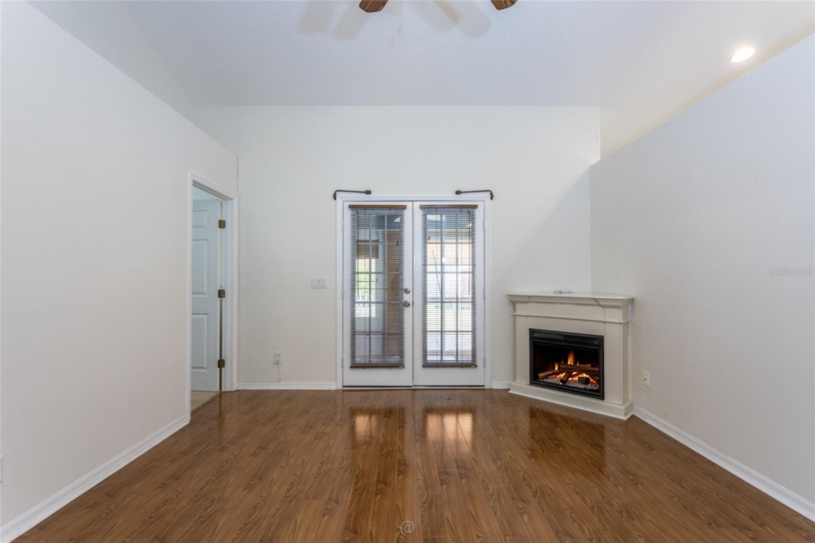 PINE LAKES - Residential