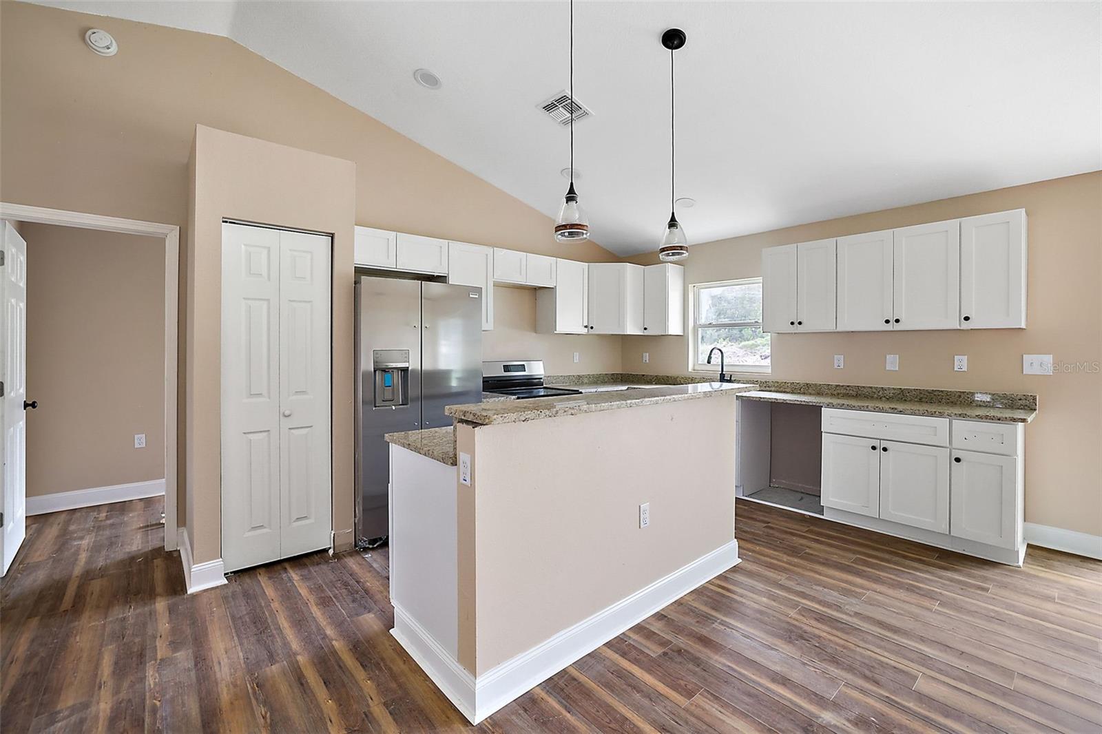 ROLLING RANCH ESTATE - Residential