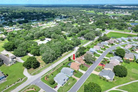 A home in LAKELAND