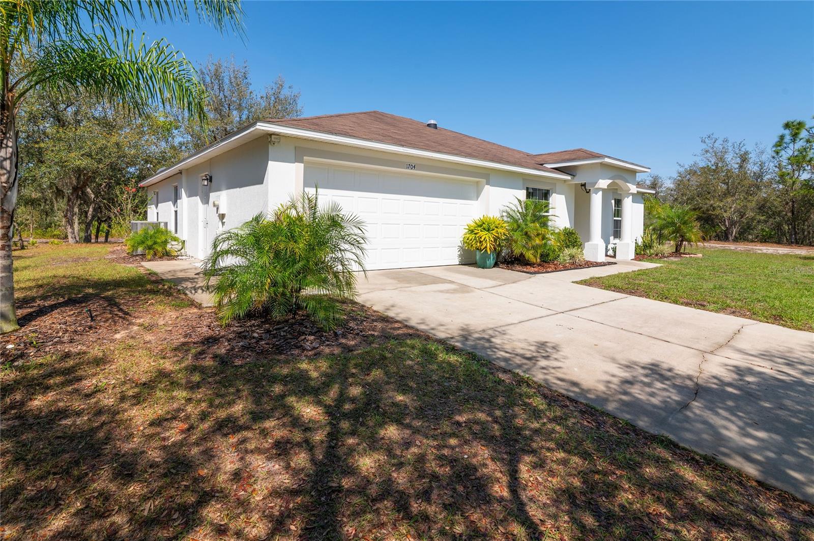 1704 SCRUB JAY TRAIL