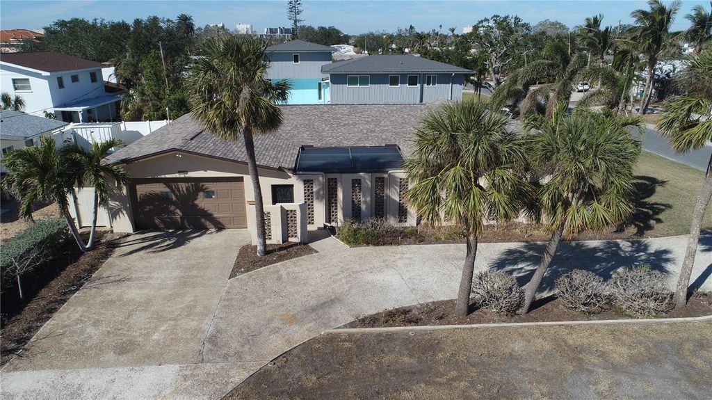 Photo of 2015 Dolphin Boulevard S, St Petersburg, FL 33707 (MLS # TB8381061)