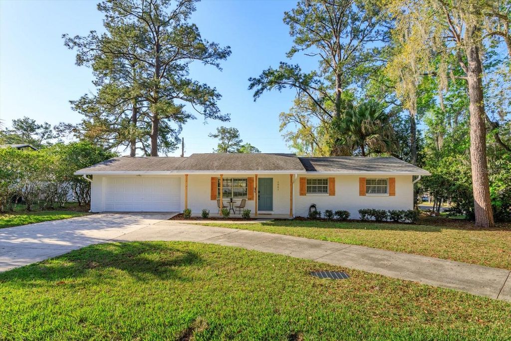 Photo of 1061 Whiteway Drive, Brooksville, FL 34601 (MLS # O6391619)