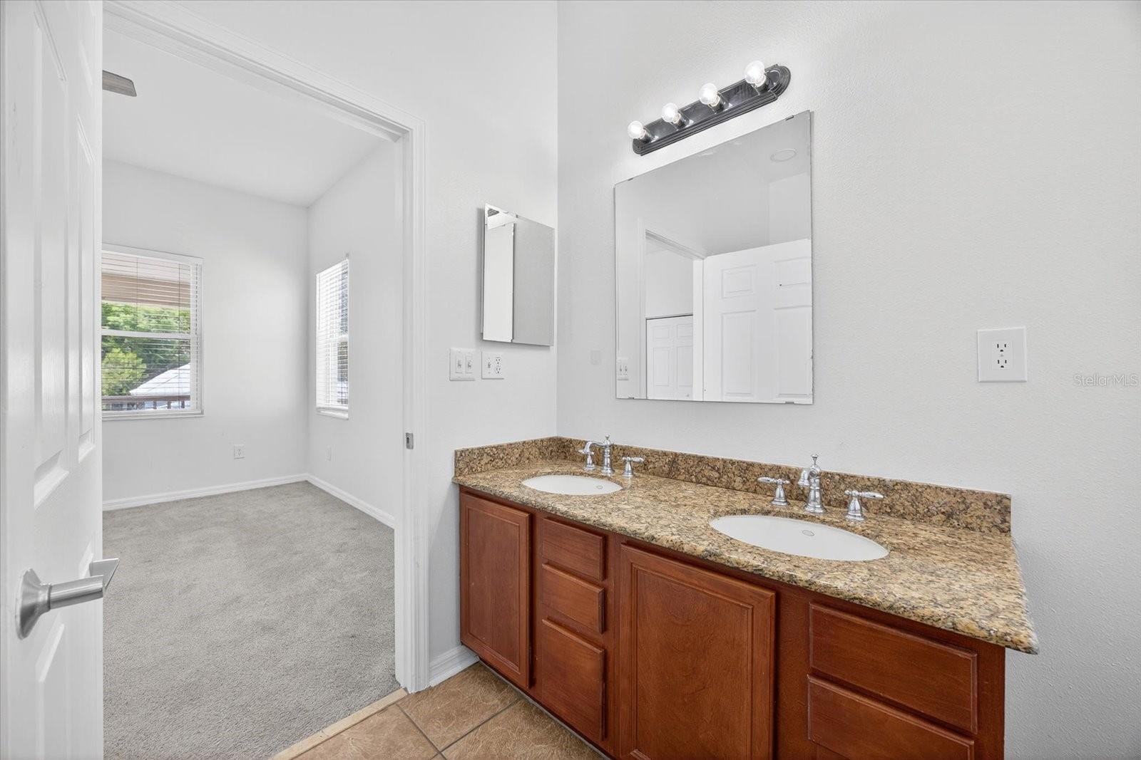 GIUSTOS TWNHMS - Residential Income