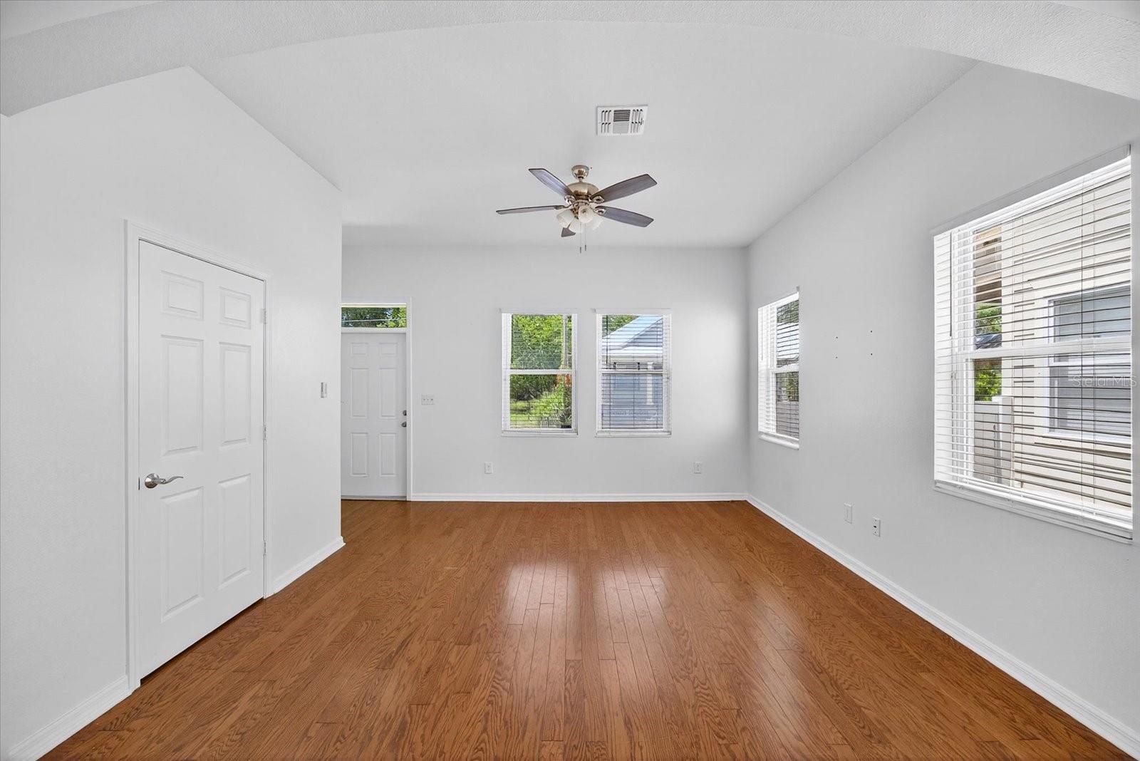 GIUSTOS TWNHMS - Residential Income