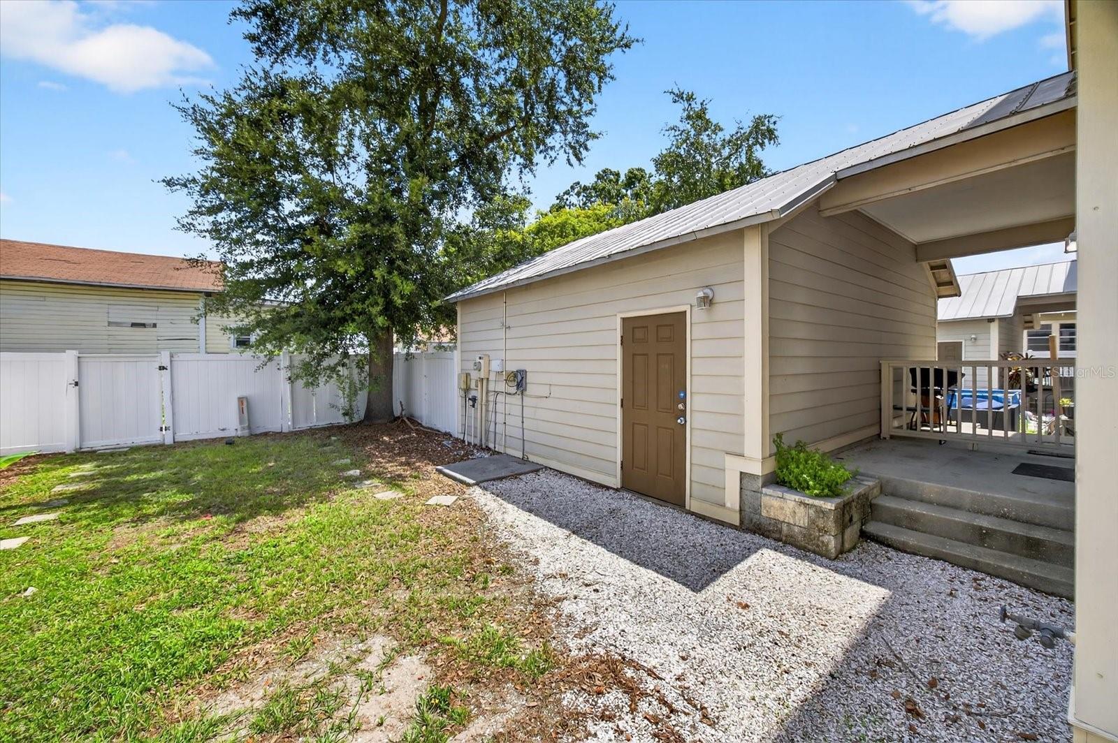 GIUSTOS TWNHMS - Residential Income