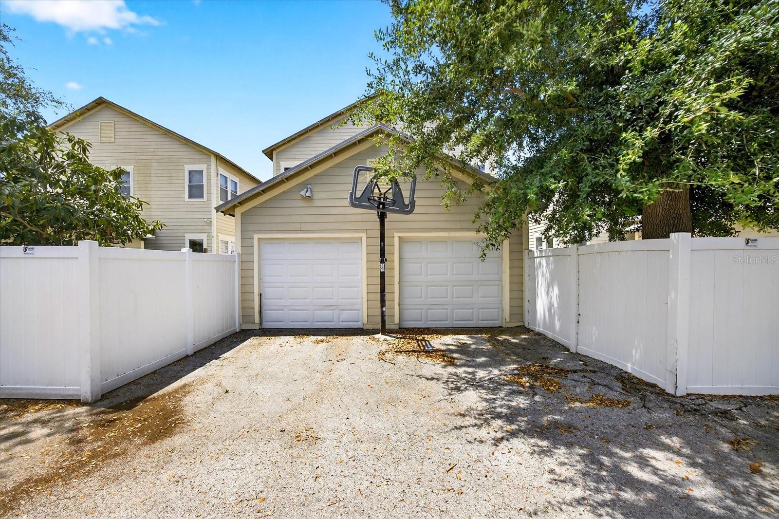 GIUSTOS TWNHMS - Residential Income