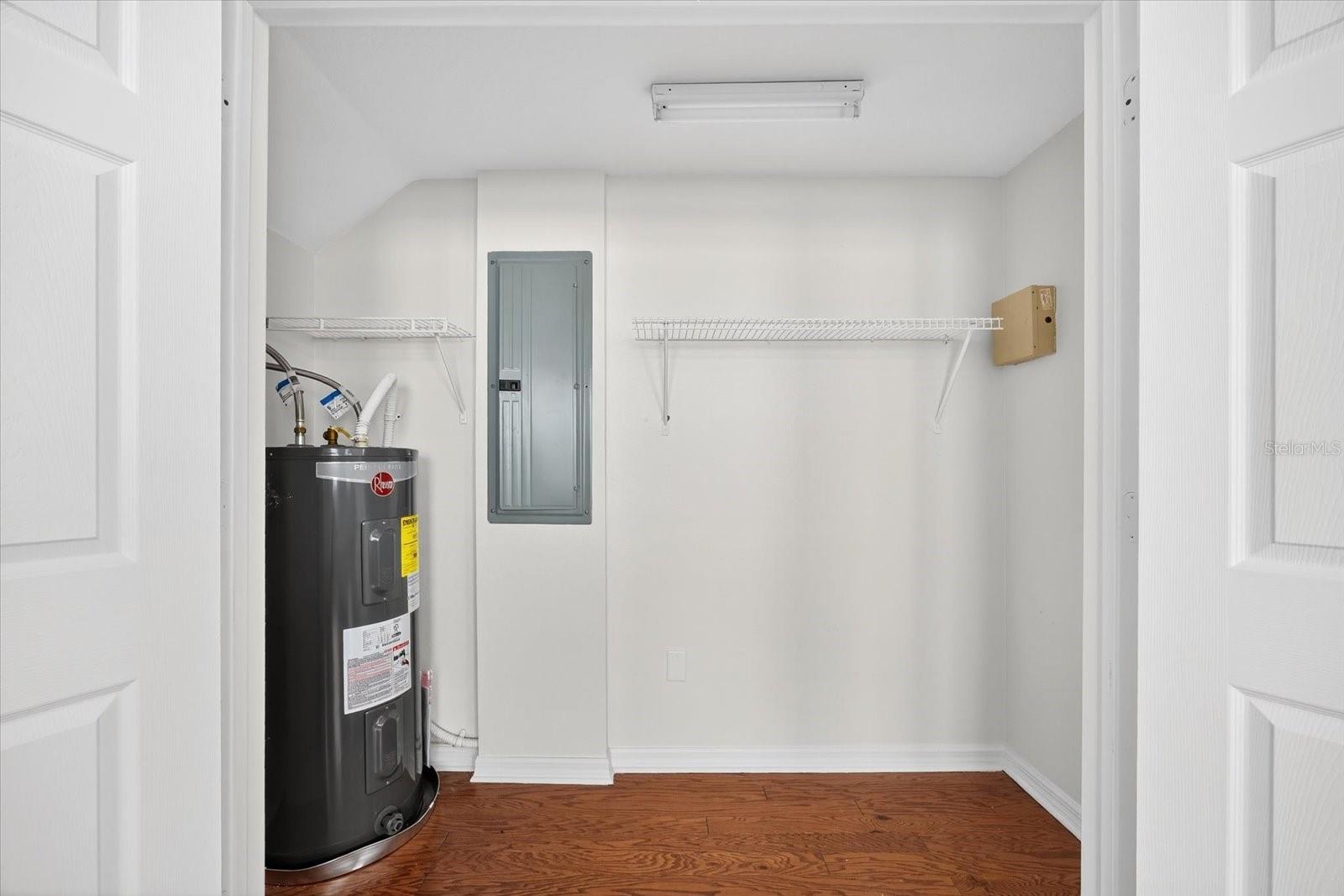 GIUSTOS TWNHMS - Residential Income