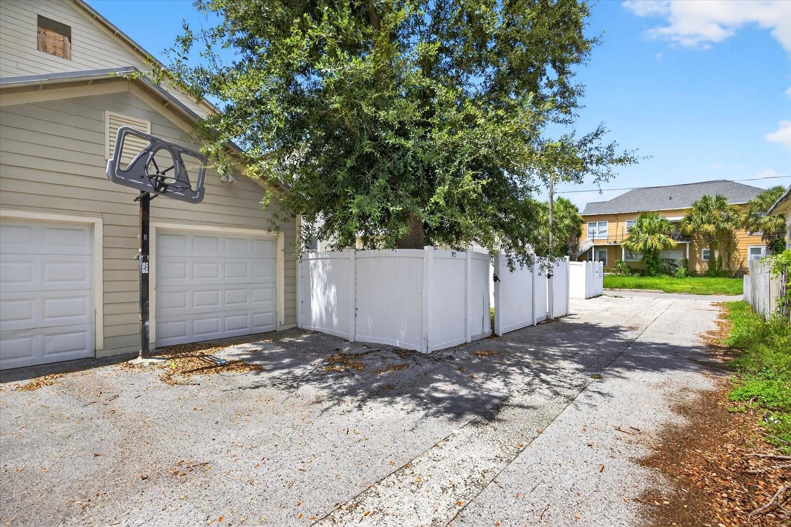 GIUSTOS TWNHMS - Residential Income