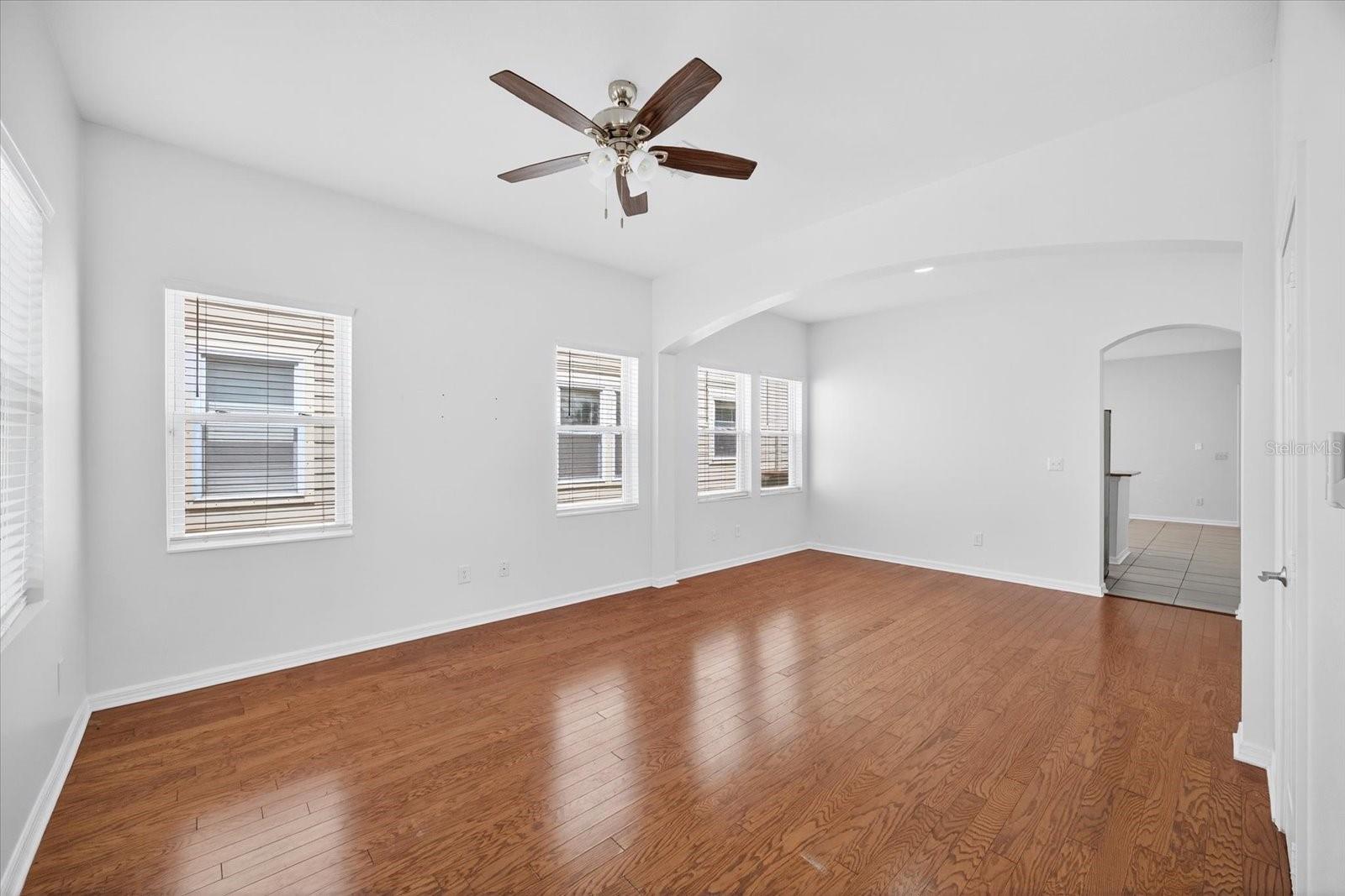 GIUSTOS TWNHMS - Residential Income