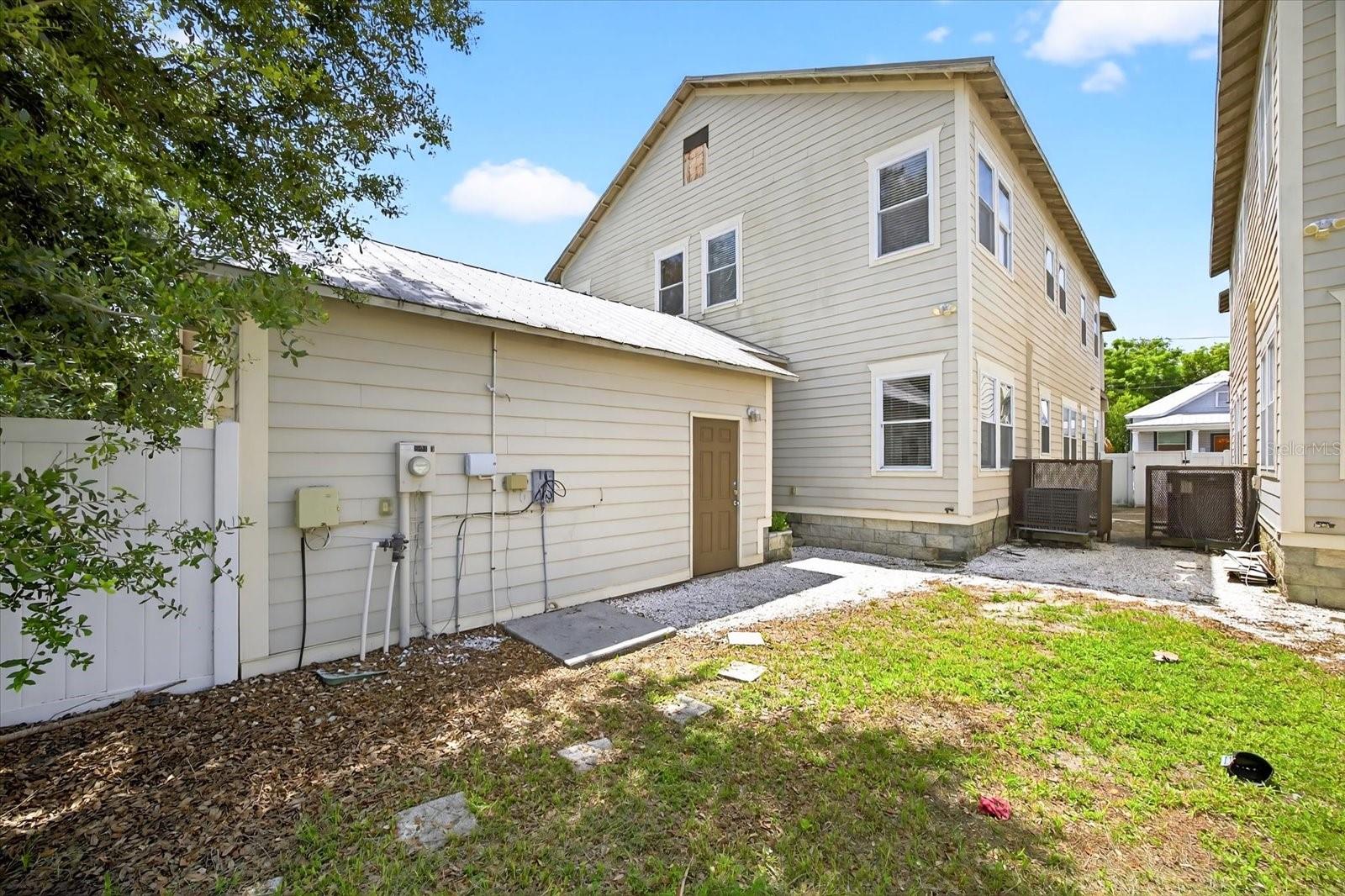 GIUSTOS TWNHMS - Residential Income