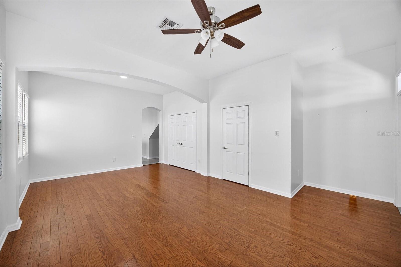 GIUSTOS TWNHMS - Residential Income