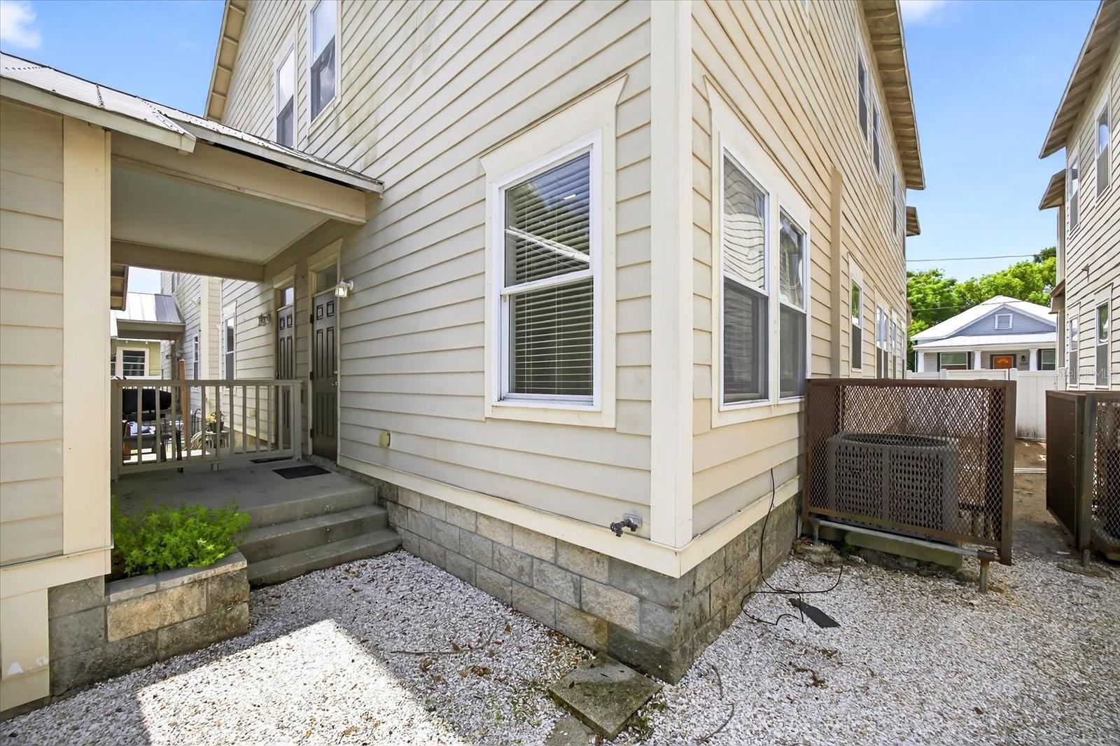 GIUSTOS TWNHMS - Residential Income