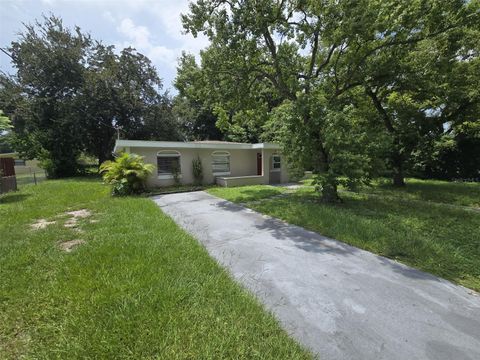 A home in AUBURNDALE