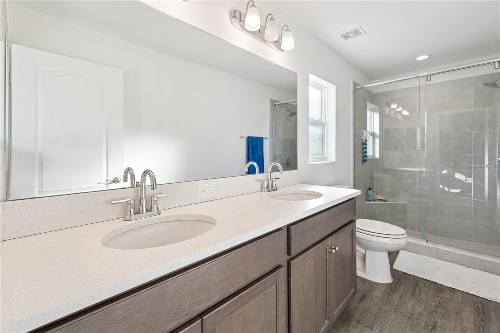 SANCTUARY BY THE LAKE PH 2 - Residential