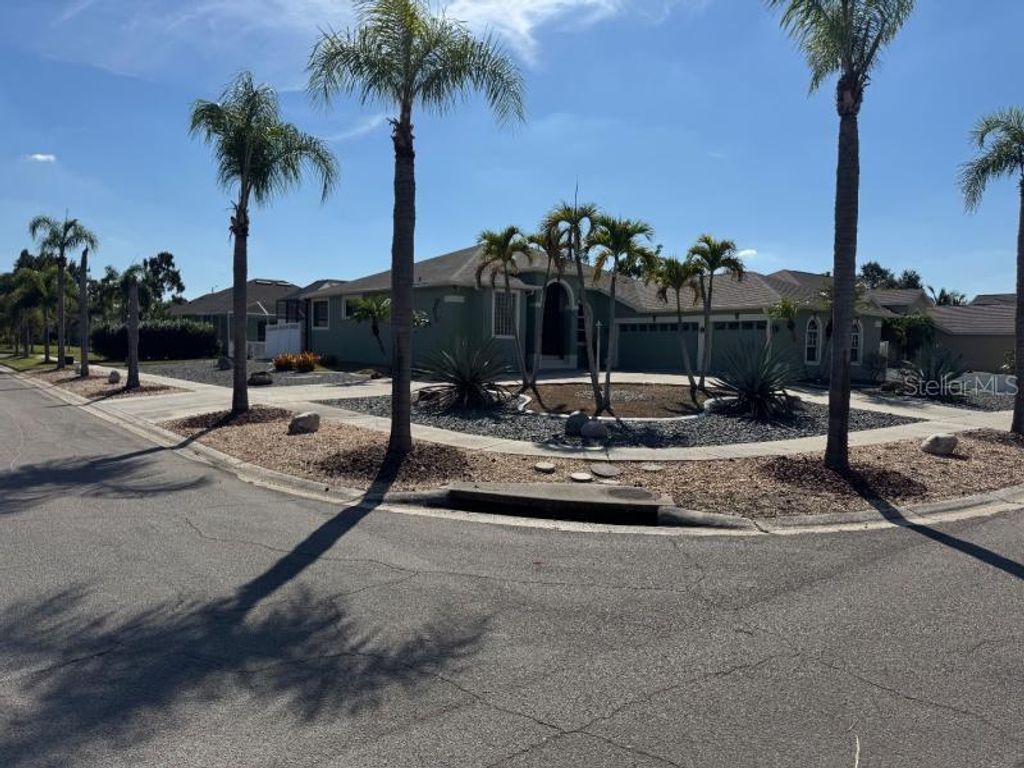 Photo of 802 Bunker View Drive, Apollo Beach, FL 33572 (MLS # O6365390)