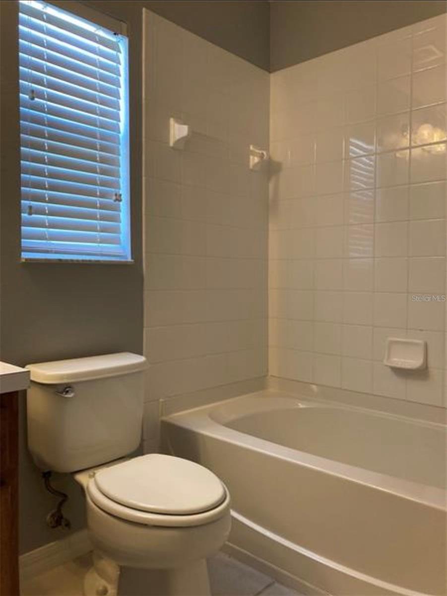 KINGS LAKE TWNHMS - Residential Lease