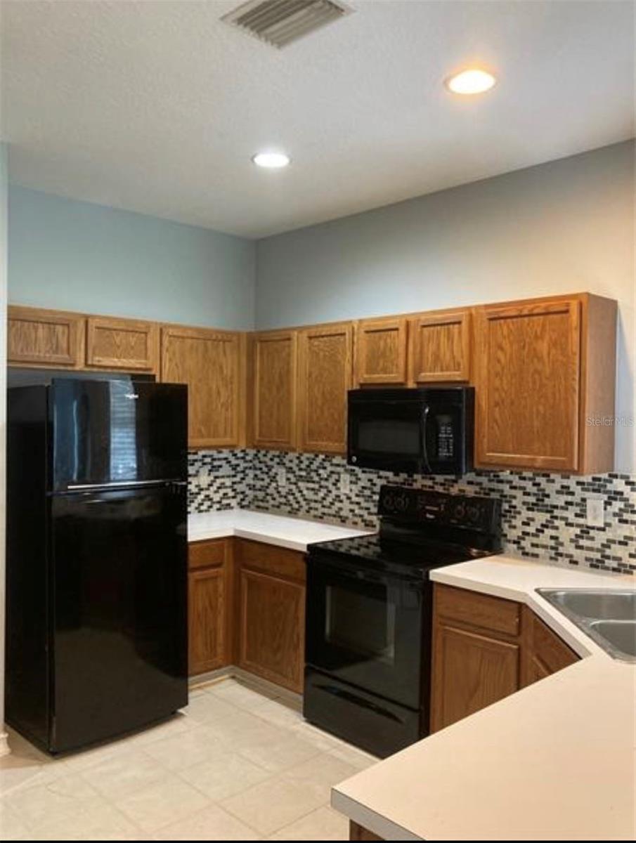 KINGS LAKE TWNHMS - Residential Lease