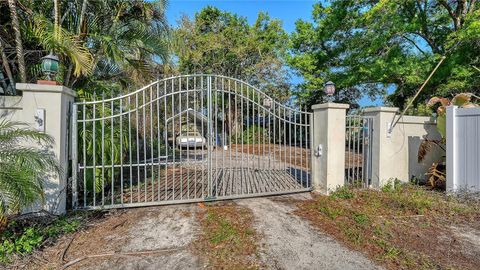 Photo of 1812 54th Street E, Bradenton, FL 34208 (MLS # A4686891)
