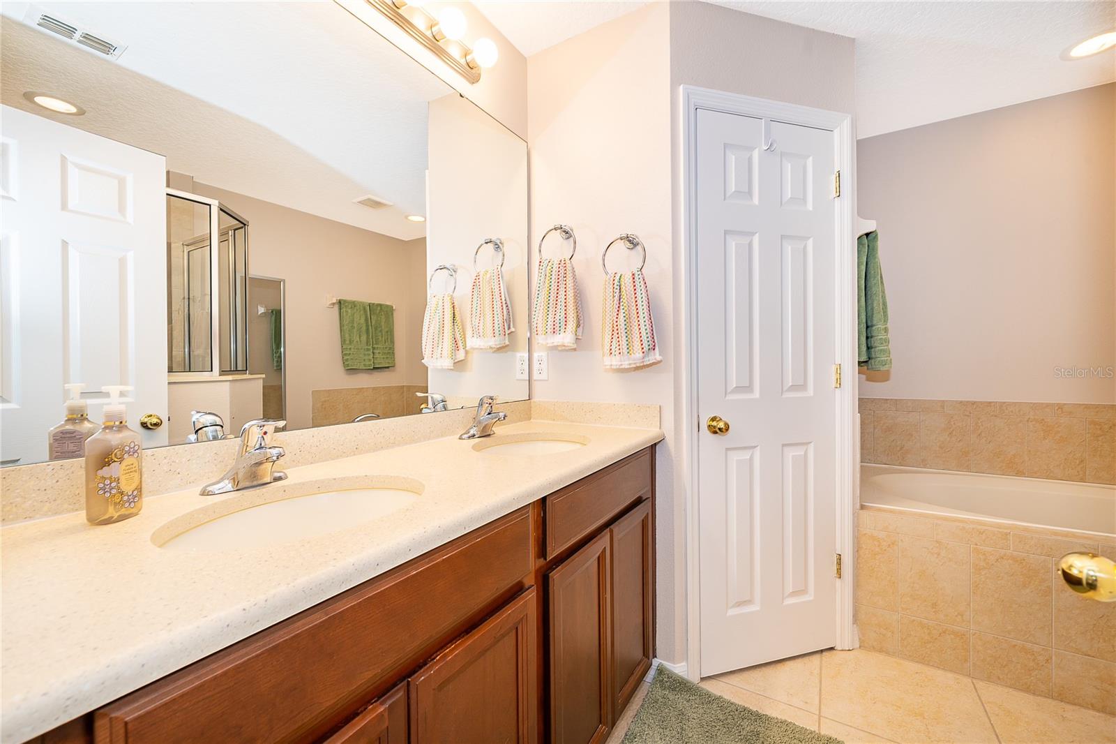 CLAYTON CROSSING TWNHMS SECOND AMD - Residential