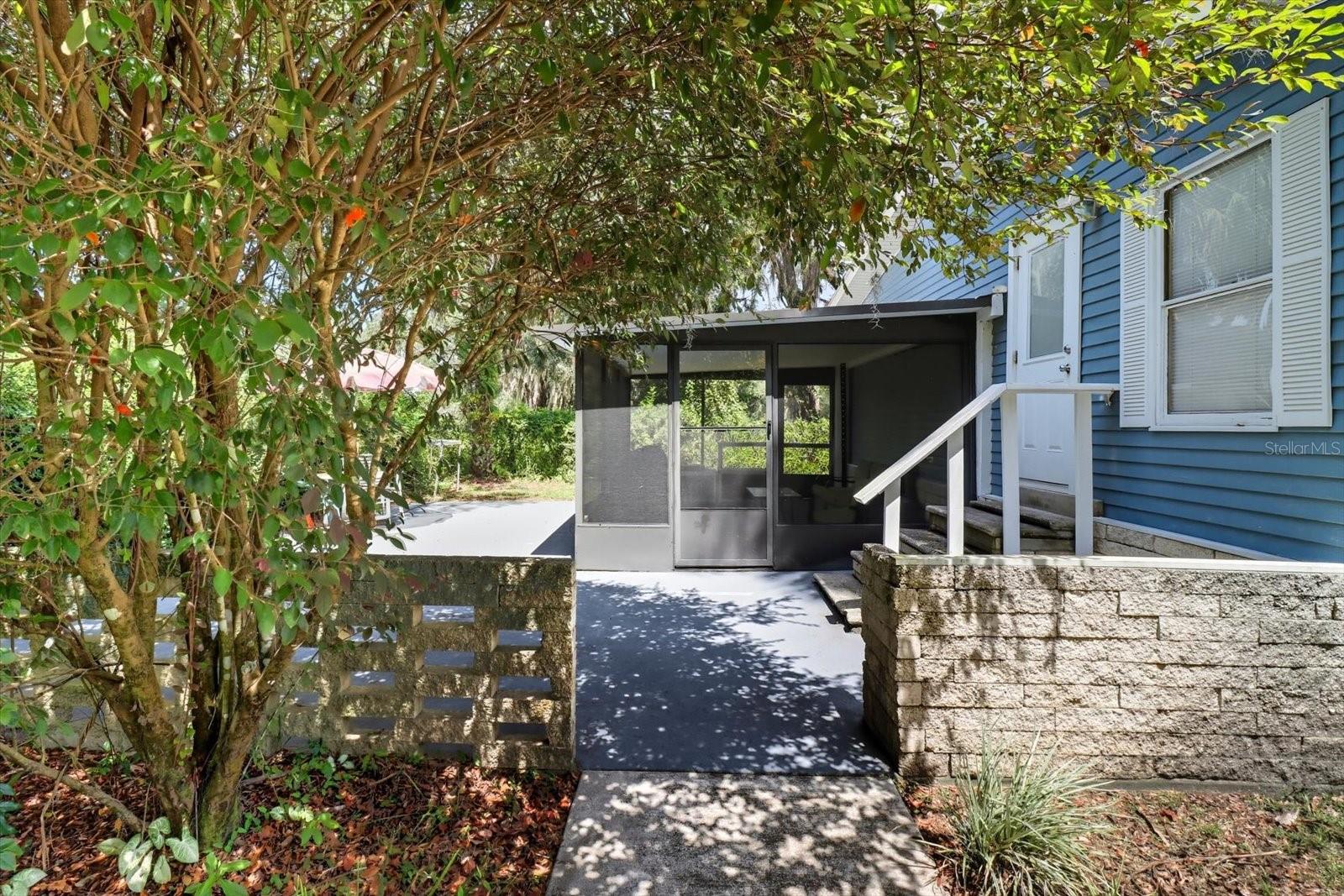 RIVER RETREATS - Residential