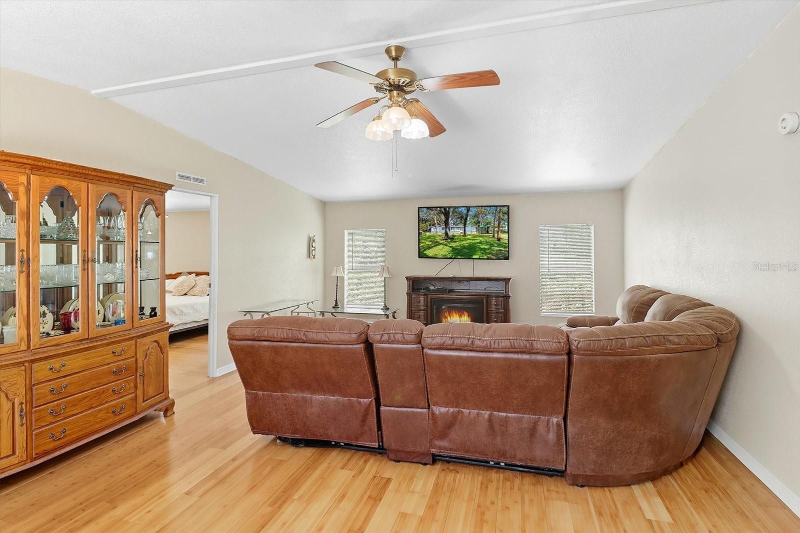 RIVER RETREATS - Residential