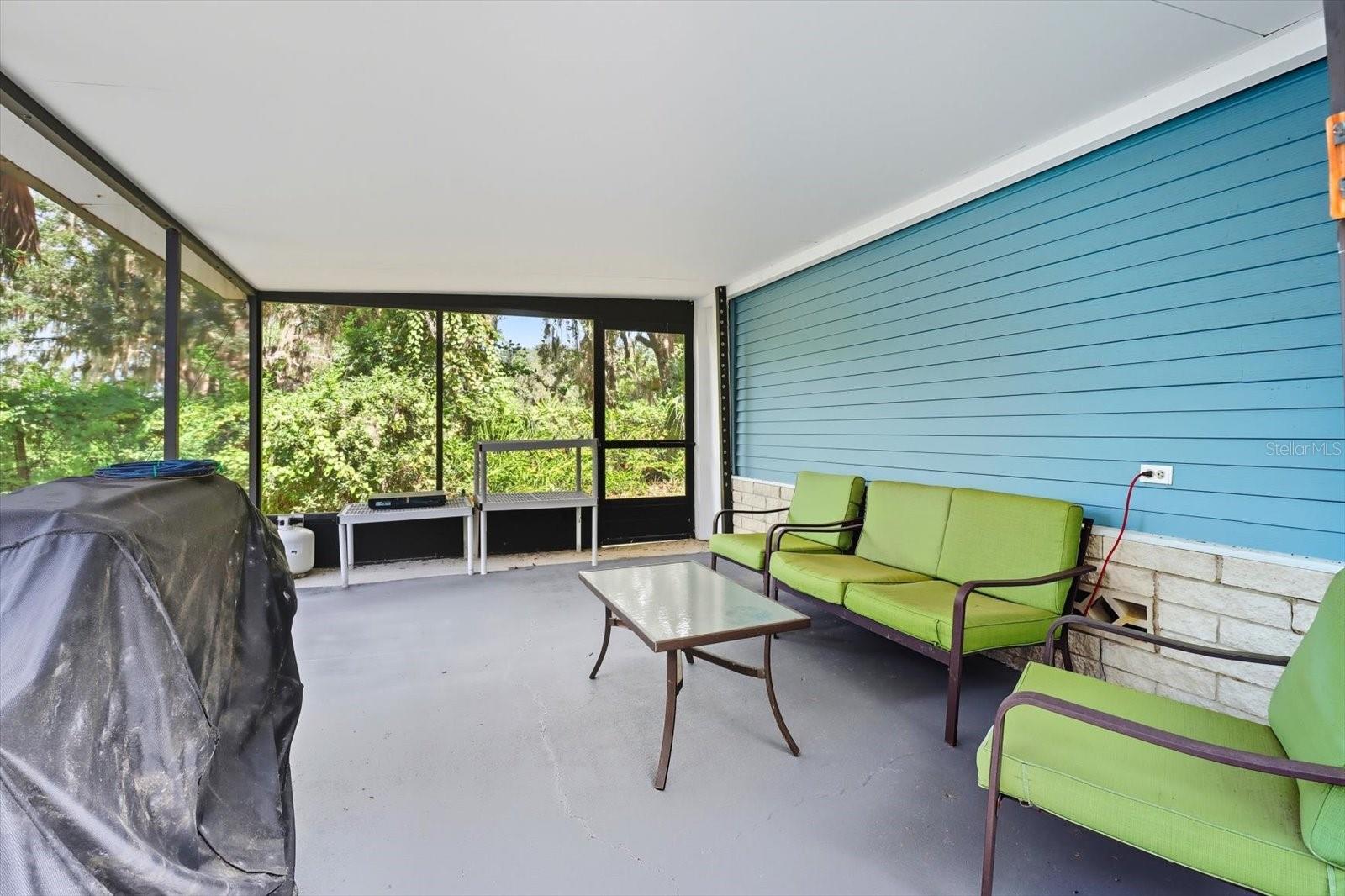 RIVER RETREATS - Residential