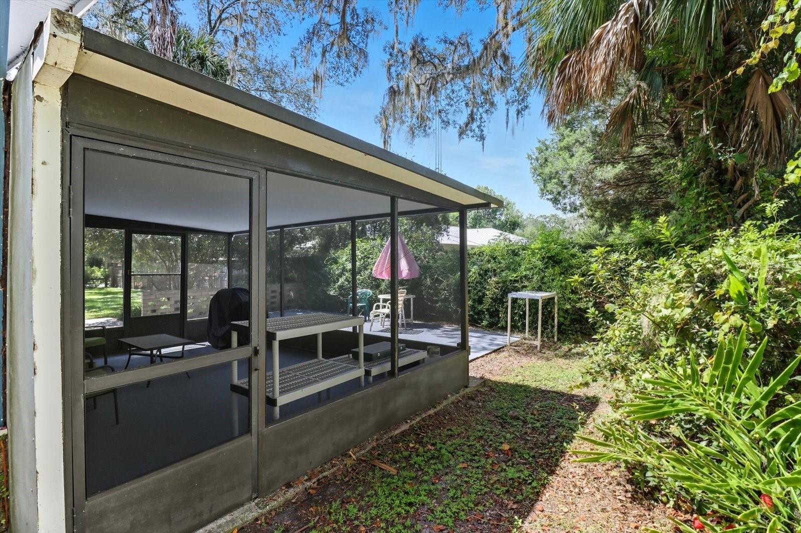 RIVER RETREATS - Residential