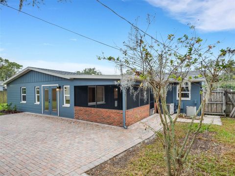 A home in LAKELAND