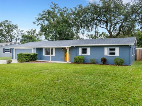 A home in LAKELAND