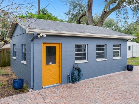 A home in LAKELAND