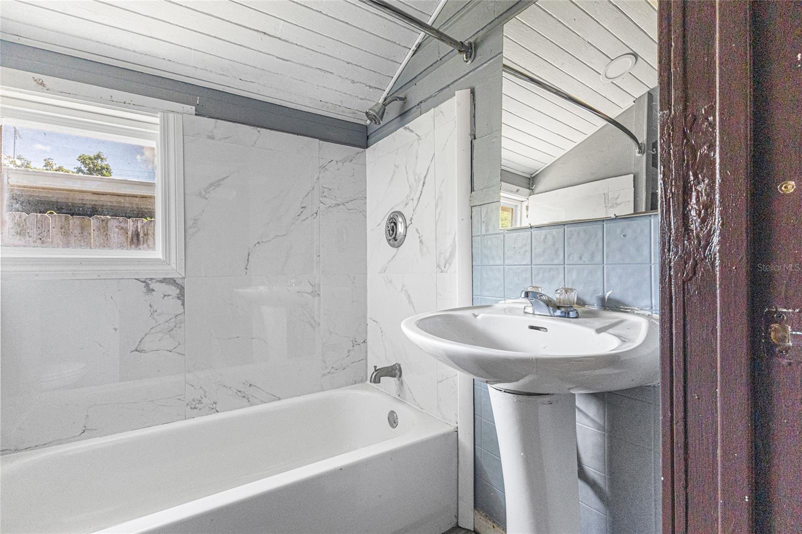 AUBURNDALE HEIGHTS - Residential Lease