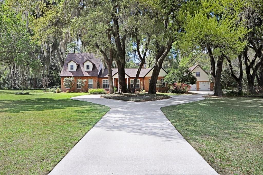 Photo of 36805 Waterfall Drive, Dade City, FL 33525 (MLS # TB8484972)