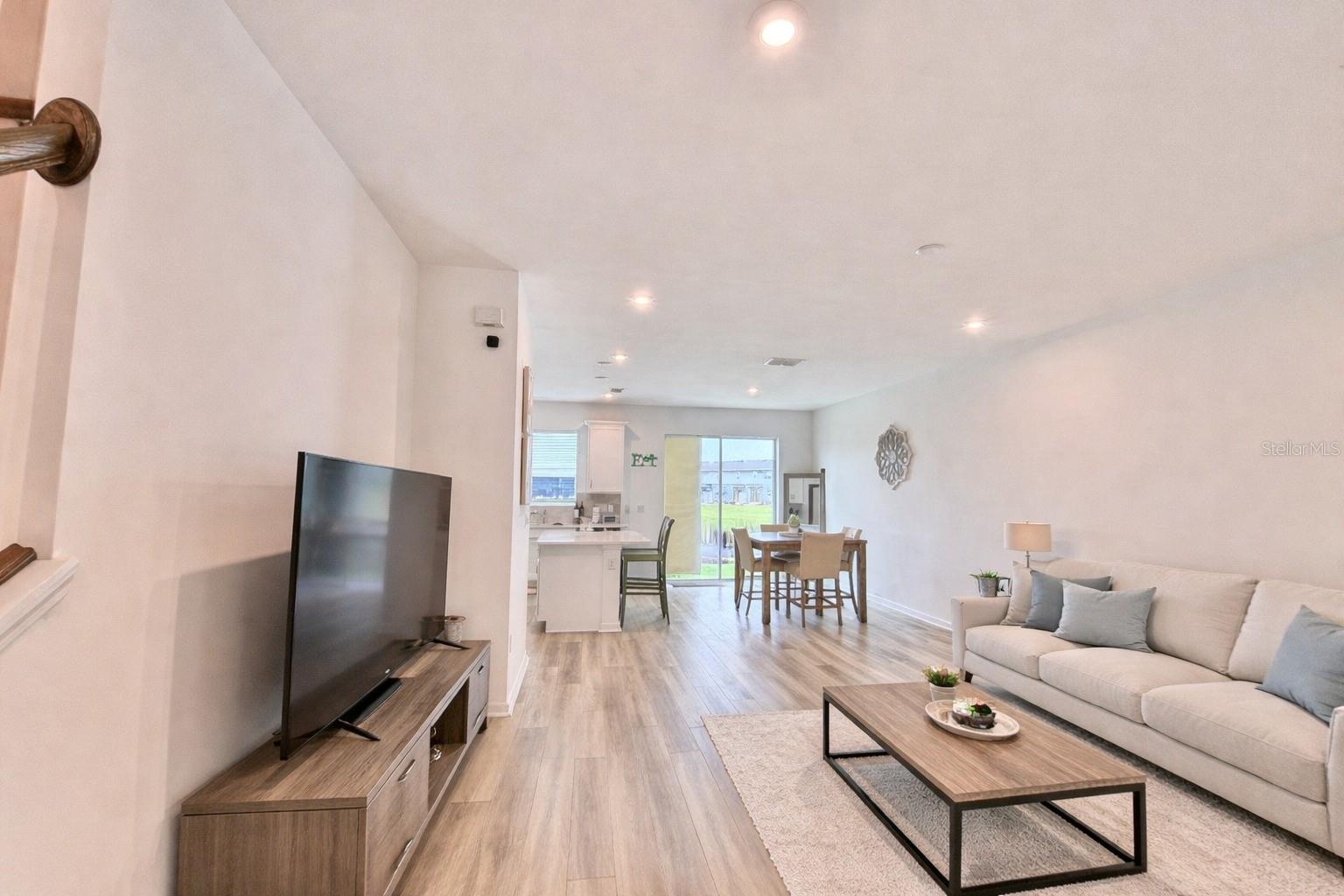 1005 SPRING PALMS LOOP