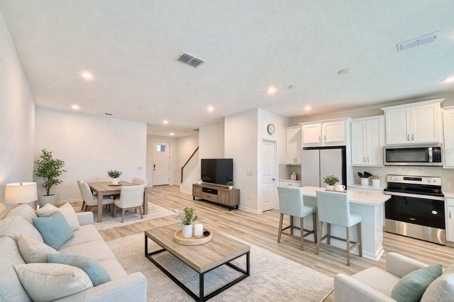 1005 SPRING PALMS LOOP