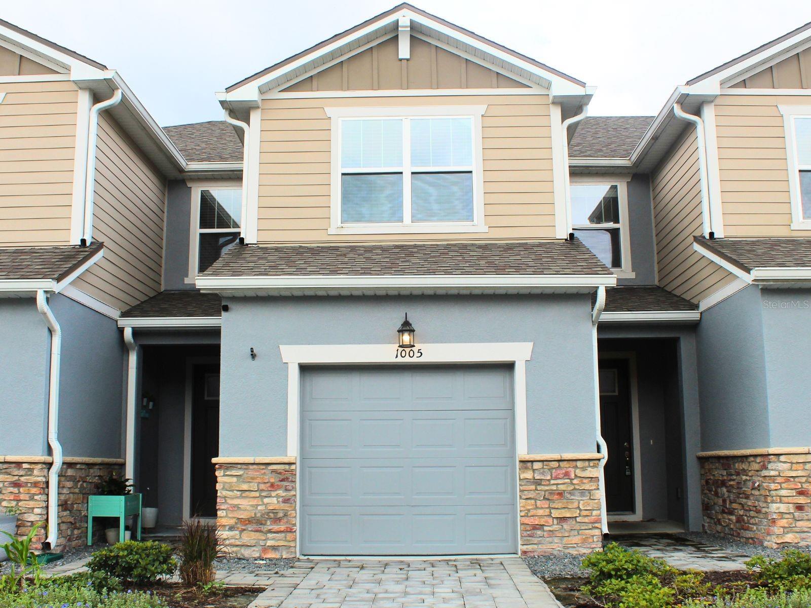 Short Sale. Welcome to this beautiful and modern 2-story townhome located in the highly desirable community of Spring Isle Palms in Avalon Park! Built in 2023, this beautiful home features 3 bedrooms, 2.5 bathrooms, and a spacious open-concept layout that combines comfort and style.
The first floor offers high-quality laminate flooring, a gourmet kitchen with quartz countertops, premium cabinets, stainless steel appliances, and a perfectly connected living and dining area. Upstairs, you'll find plush carpet in the bedrooms and hallway, ceramic tile in bathrooms, and a large laundry room with convenient corridor access. The primary suite includes a walk-in closet and a private bathroom with dual sinks.
Enjoy all the benefits of a well-maintained community with a pool, playground, green areas, and exterior maintenance included. Owner-occupied and ready for quick move-in. Don’t miss this incredible opportunity in East Orlando.