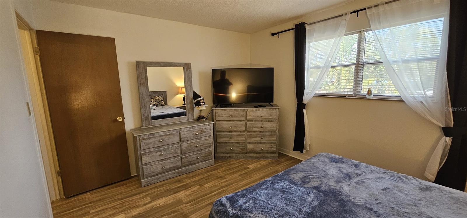 PARADISE SHORES - Residential Lease